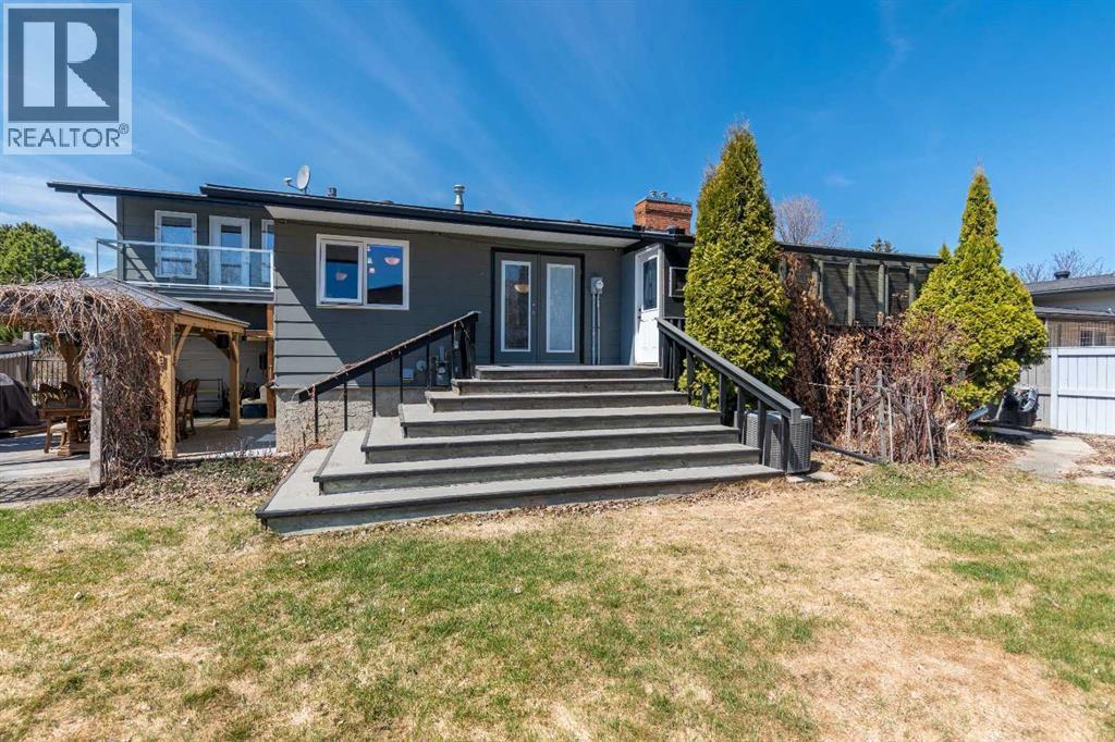 3003 51B Avenue — photo 36