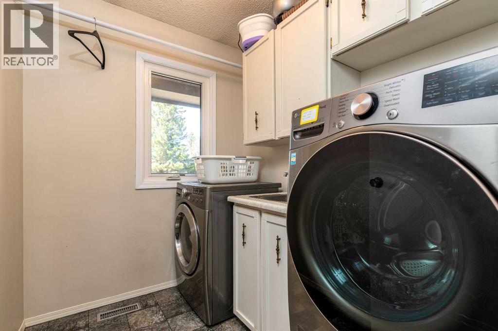 3003 51B Avenue — photo 27