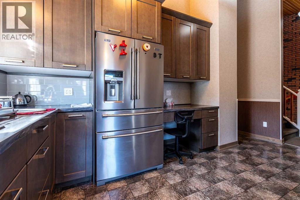 3003 51B Avenue — photo 15