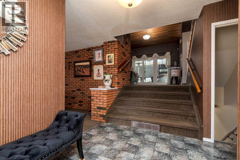 3003 51B Avenue - photo 2