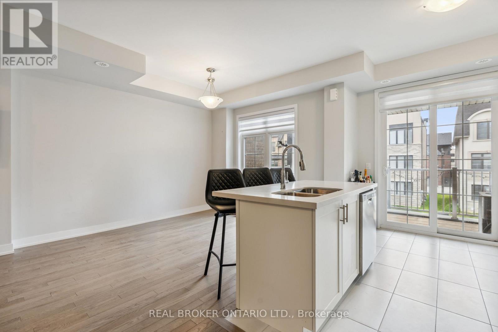92 WILLIAM SHEARN CRESCENT - 10