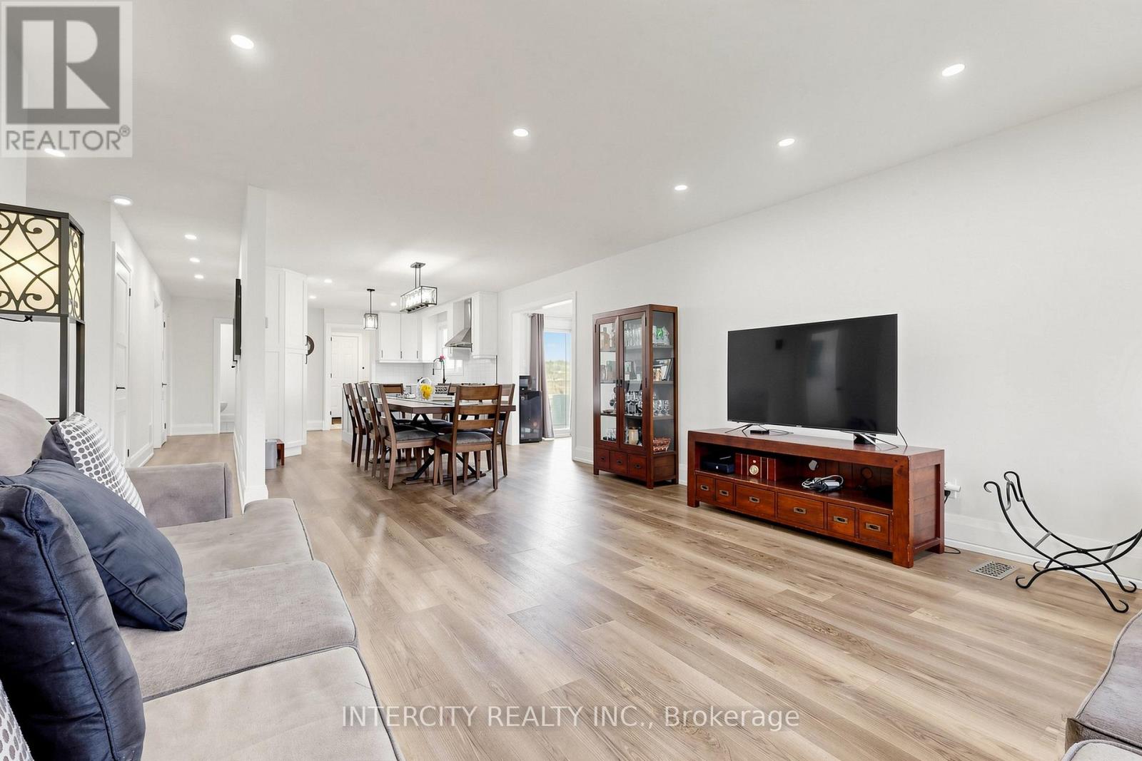 2076 15TH SIDE ROAD - 10