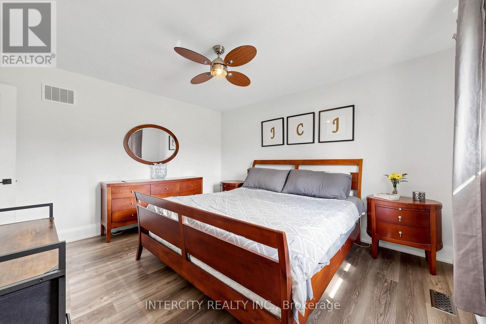 2076 15TH SIDE ROAD - 26