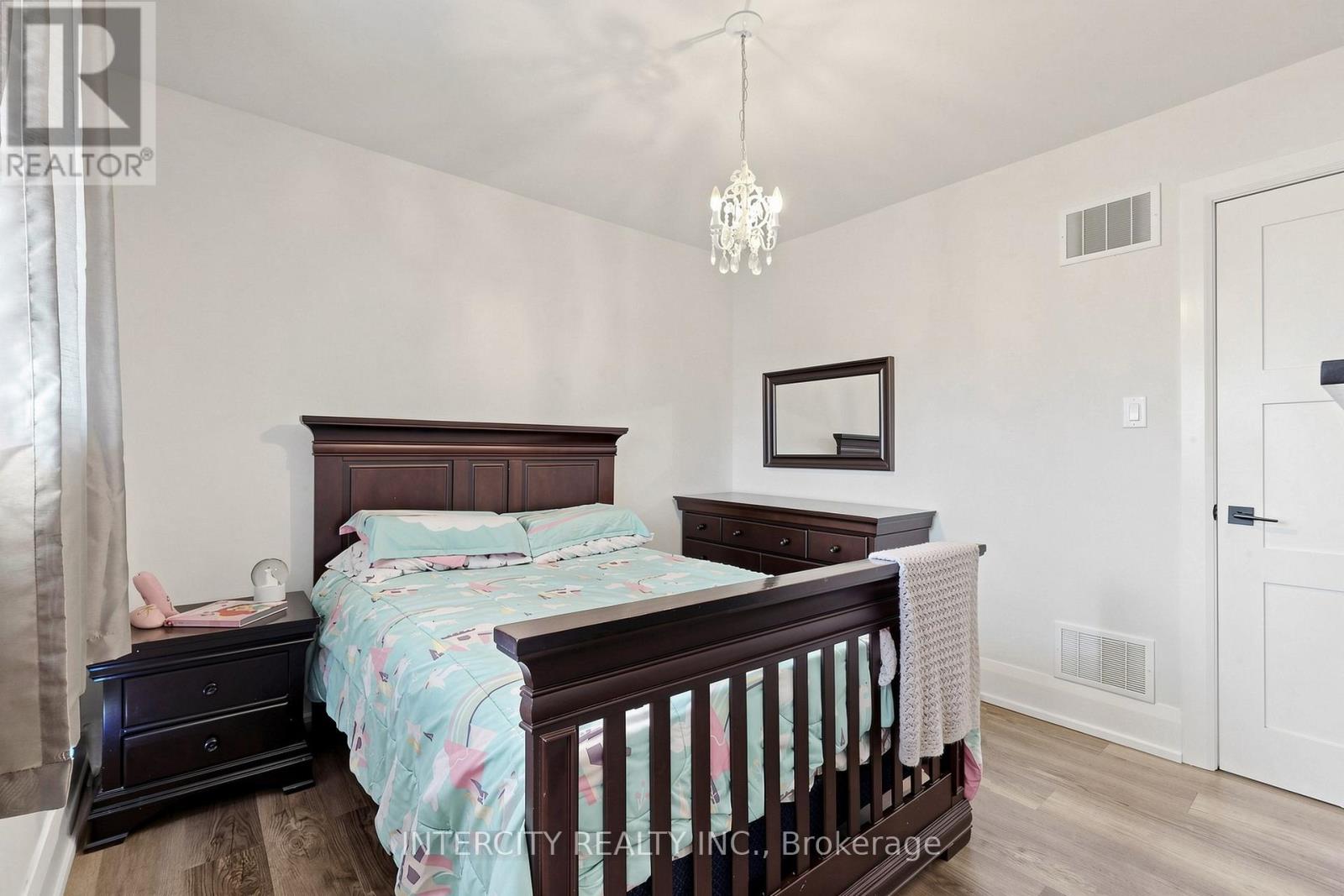 2076 15TH SIDE ROAD - 29