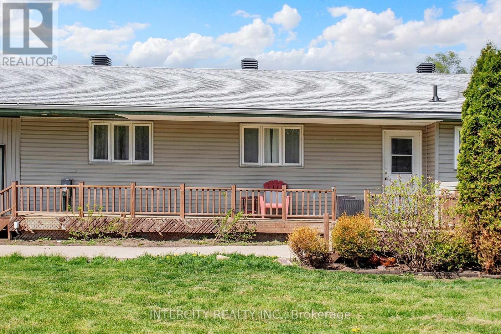 2076 15TH SIDE ROAD - 3