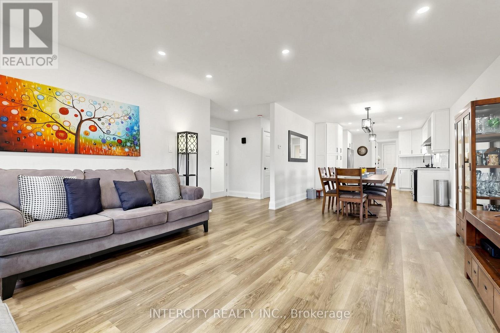 2076 15TH SIDE ROAD - 8