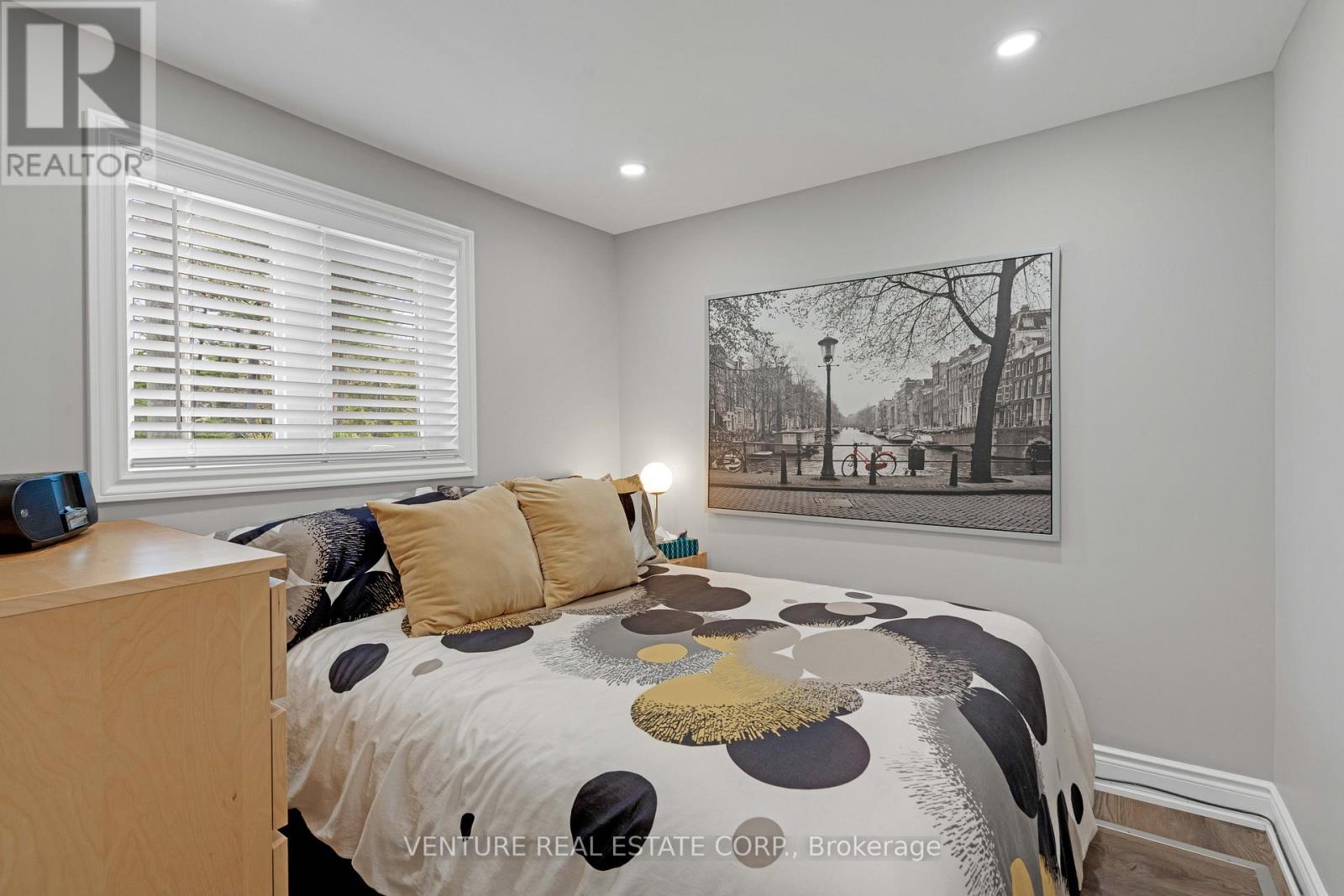 50 FOREST AVENUE - 22