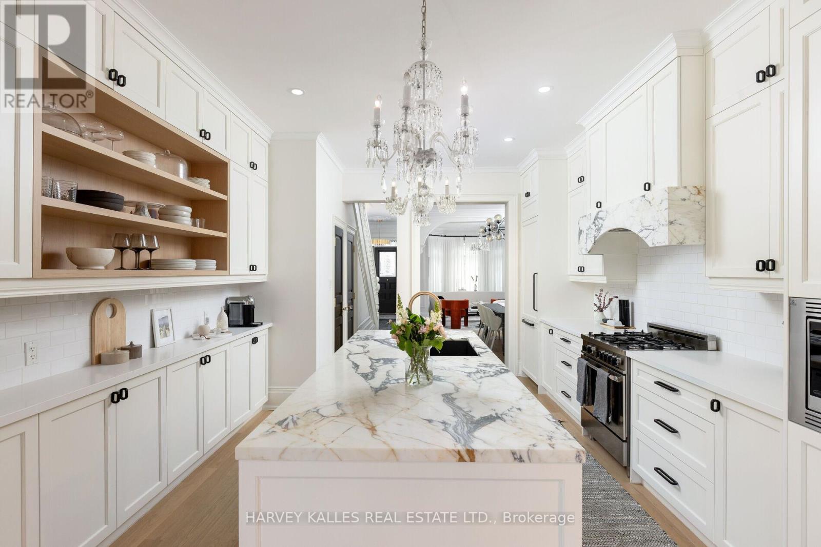 38 SORAUREN AVENUE - 13