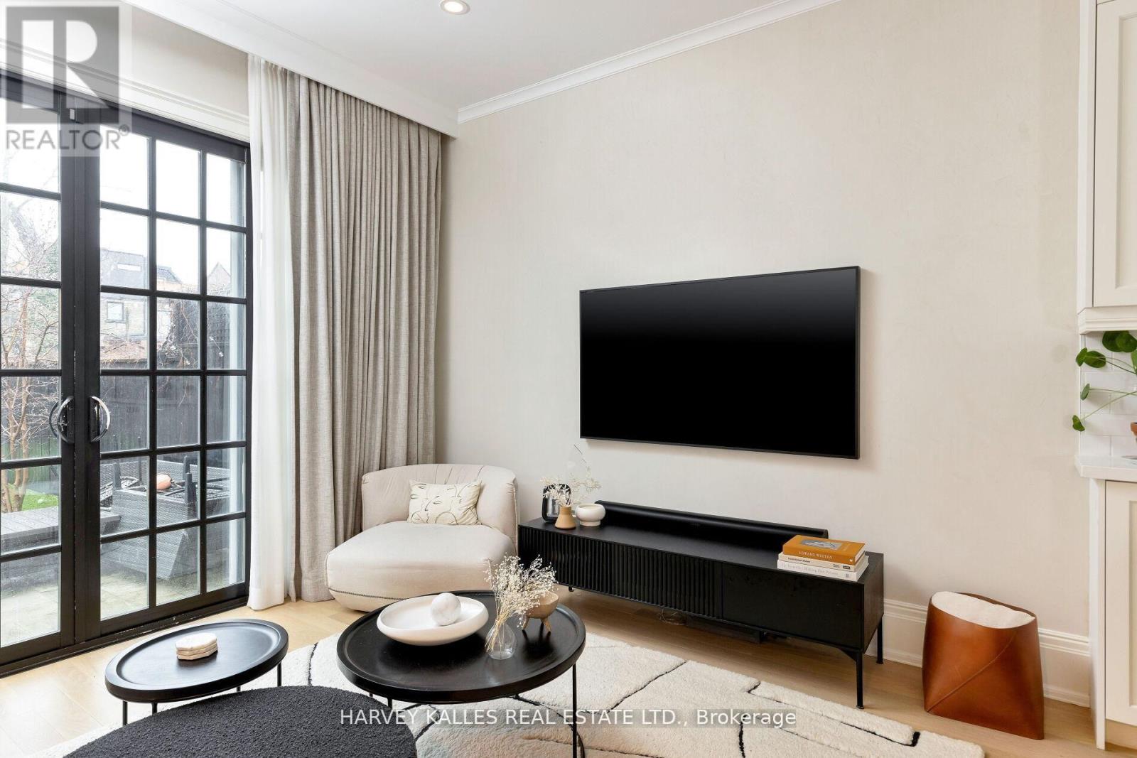 38 SORAUREN AVENUE - 19