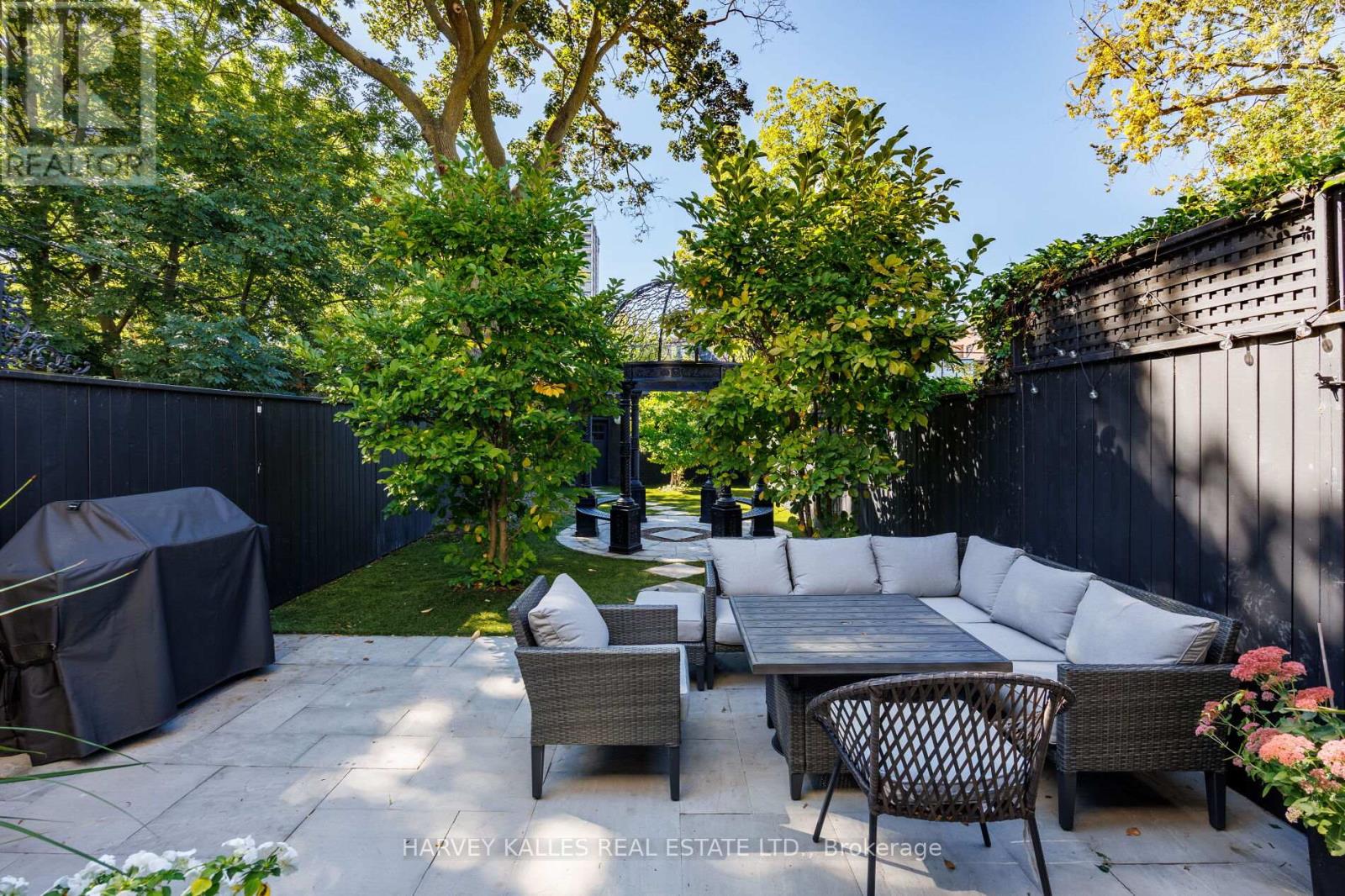 38 SORAUREN AVENUE - 20