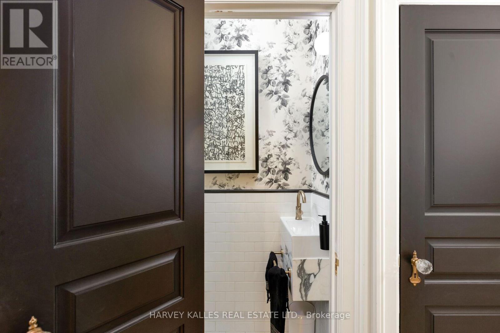 38 SORAUREN AVENUE - 23
