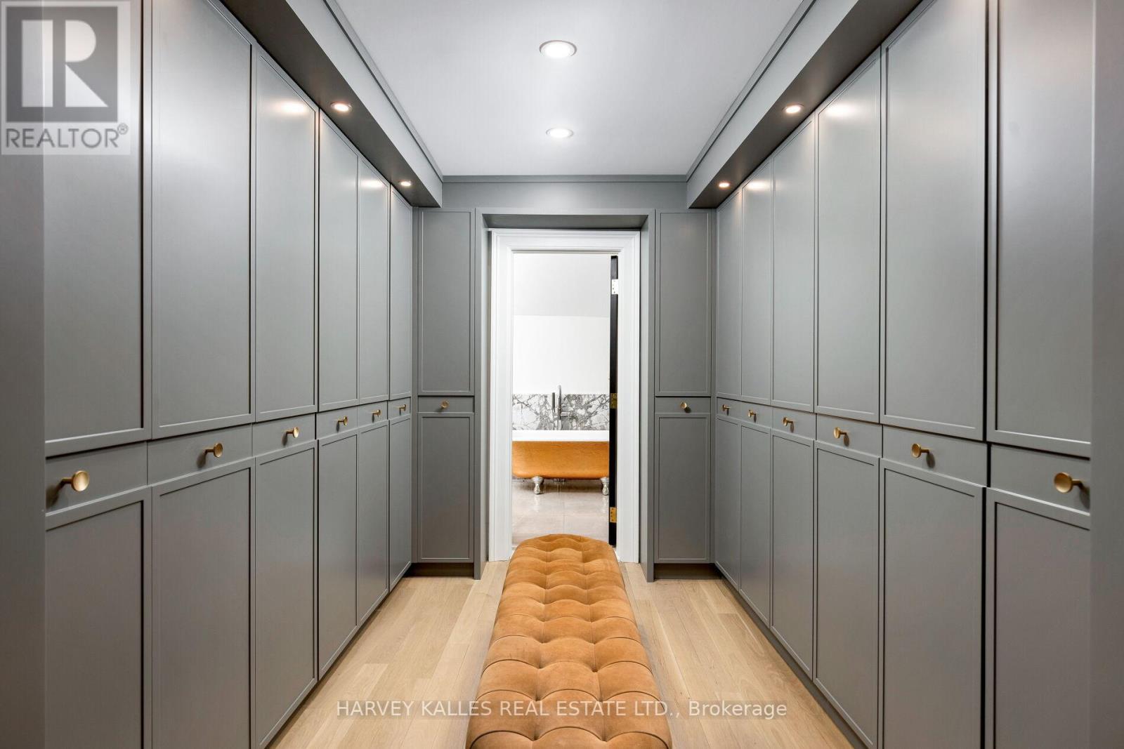 38 SORAUREN AVENUE - 26