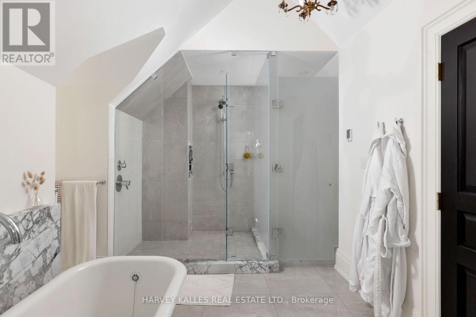 38 SORAUREN AVENUE - 29