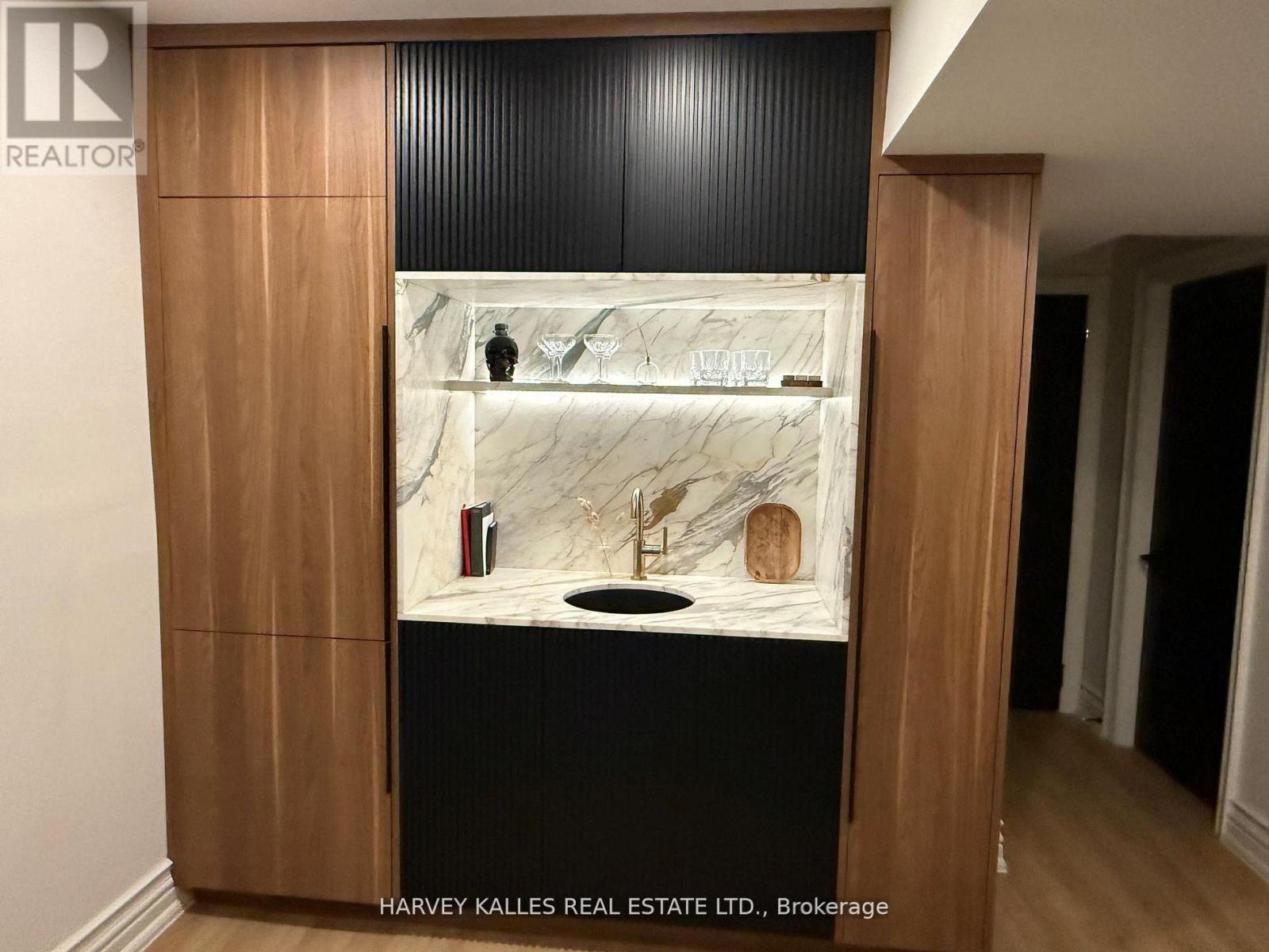 38 SORAUREN AVENUE - 39