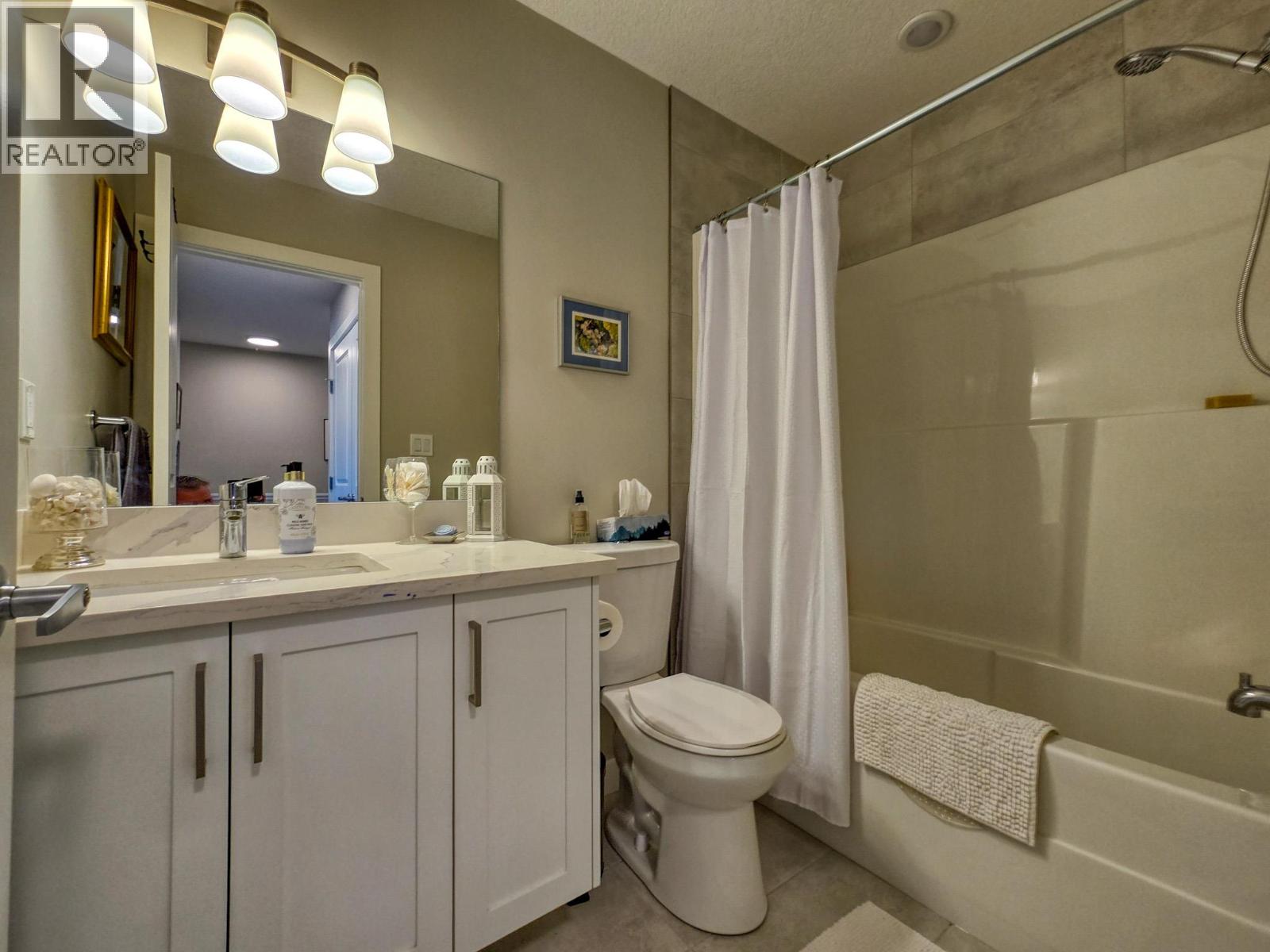 902 6TH Avenue Unit# 3, Invermere