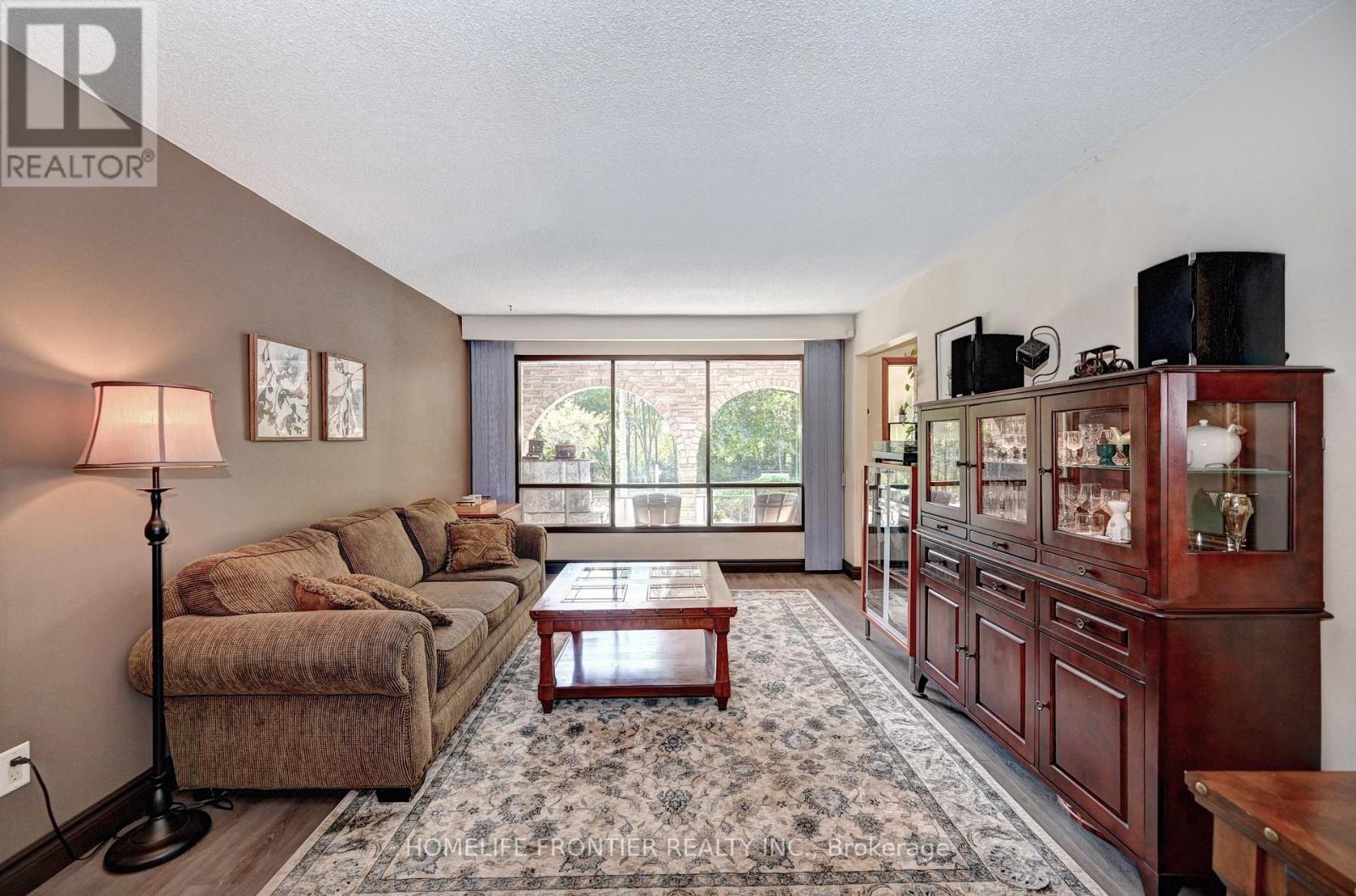 4-bedroom home for sale at 121 FOREST ROAD, Brantford ON · photo 11 of 36