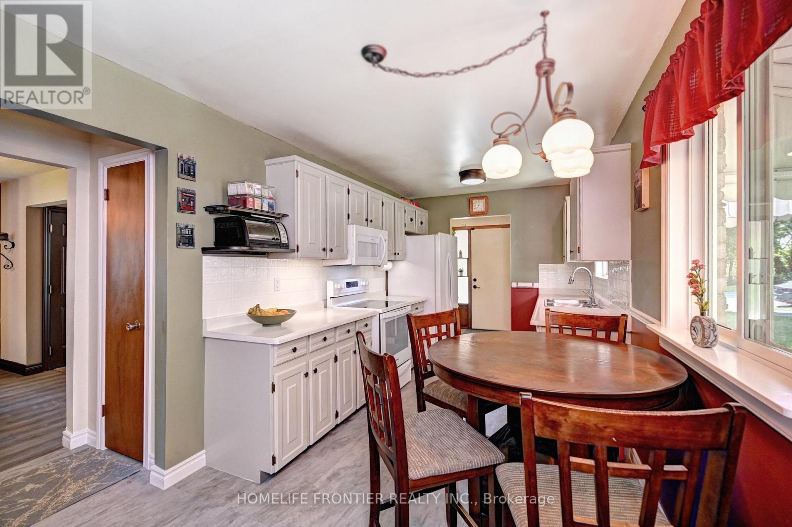 4-bedroom home for sale at 121 FOREST ROAD, Brantford ON · photo 13 of 36