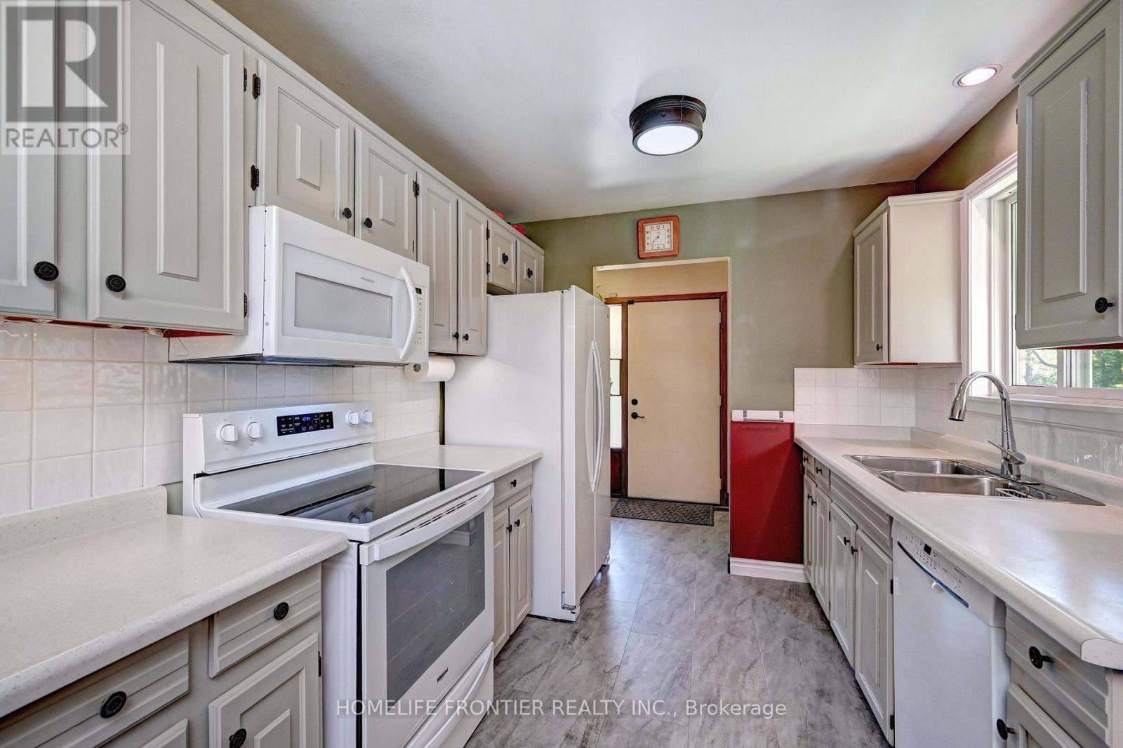 4-bedroom home for sale at 121 FOREST ROAD, Brantford ON · photo 14 of 36