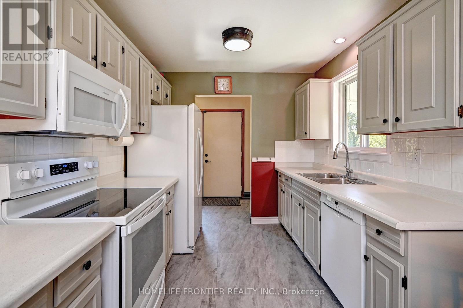 4-bedroom home for sale at 121 FOREST ROAD, Brantford ON · photo 15 of 36