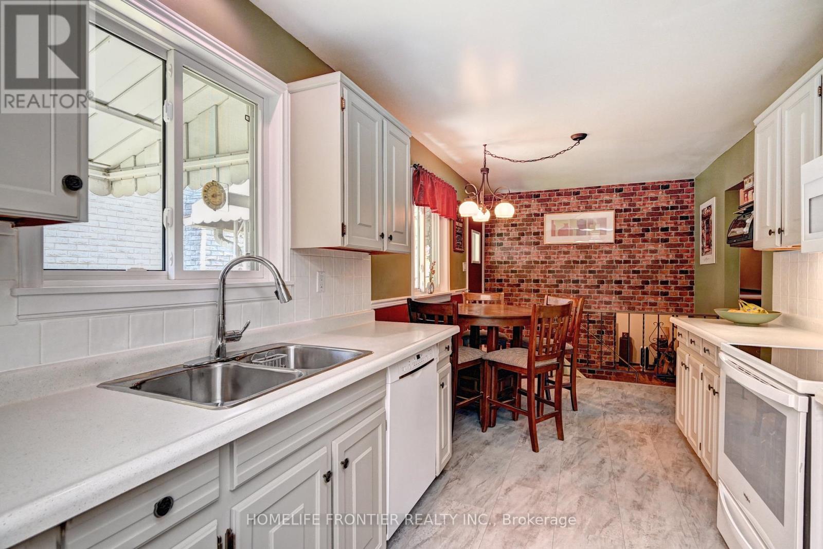 4-bedroom home for sale at 121 FOREST ROAD, Brantford ON · photo 16 of 36