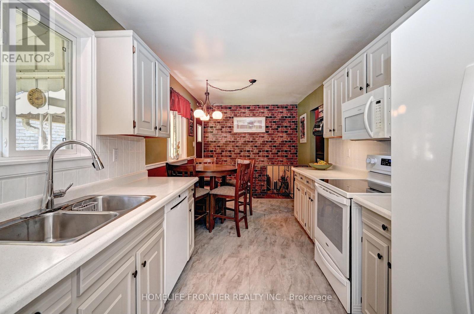 4-bedroom home for sale at 121 FOREST ROAD, Brantford ON · photo 17 of 36