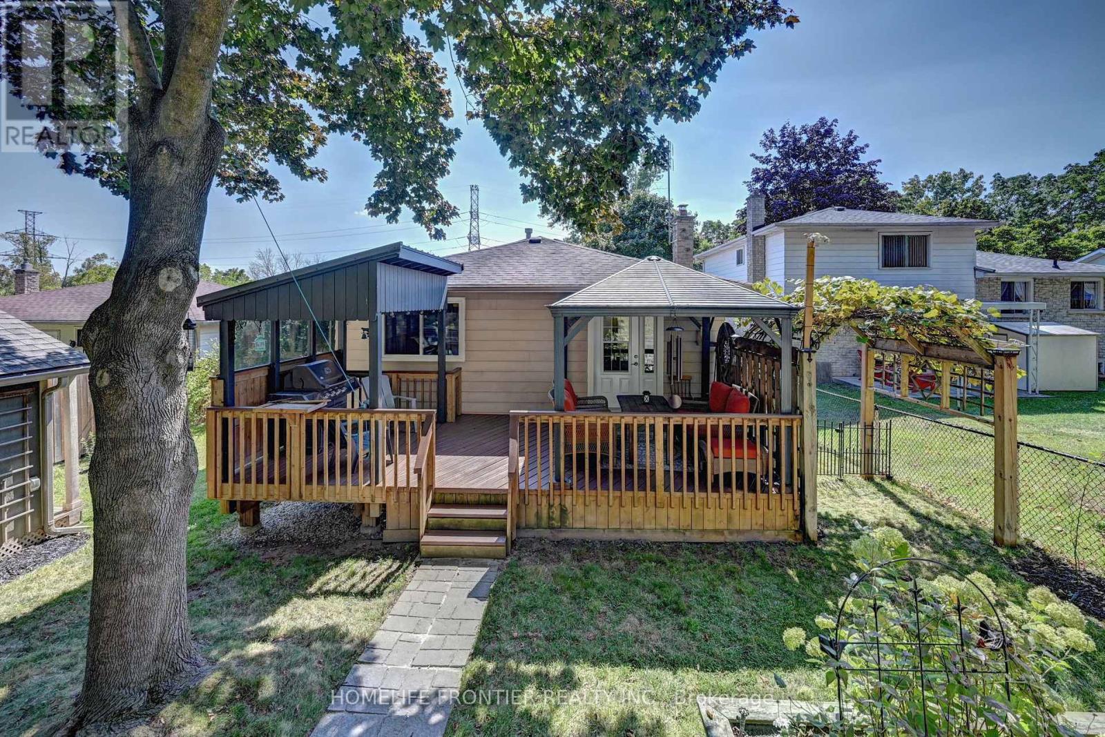 4-bedroom home for sale at 121 FOREST ROAD, Brantford ON · photo 32 of 36