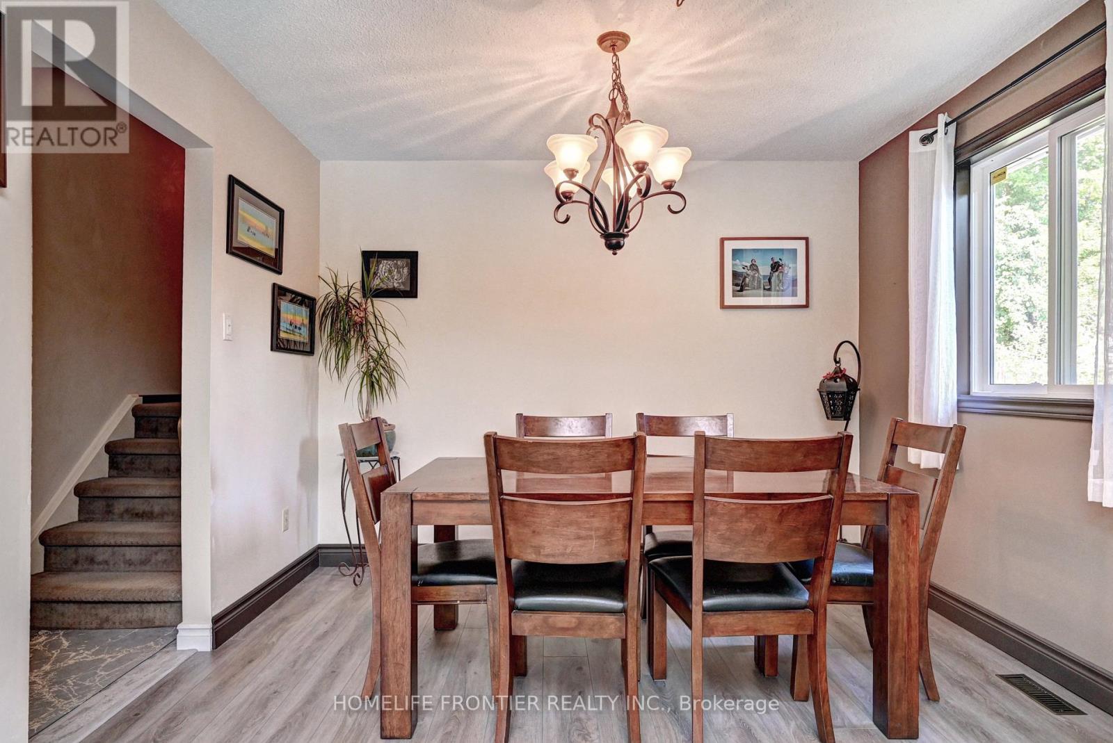 4-bedroom home for sale at 121 FOREST ROAD, Brantford ON · photo 8 of 36