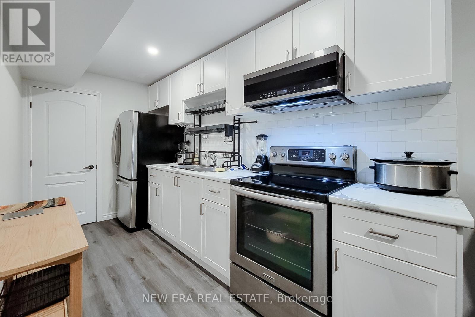 40 FAIRGROUNDS DRIVE - 37