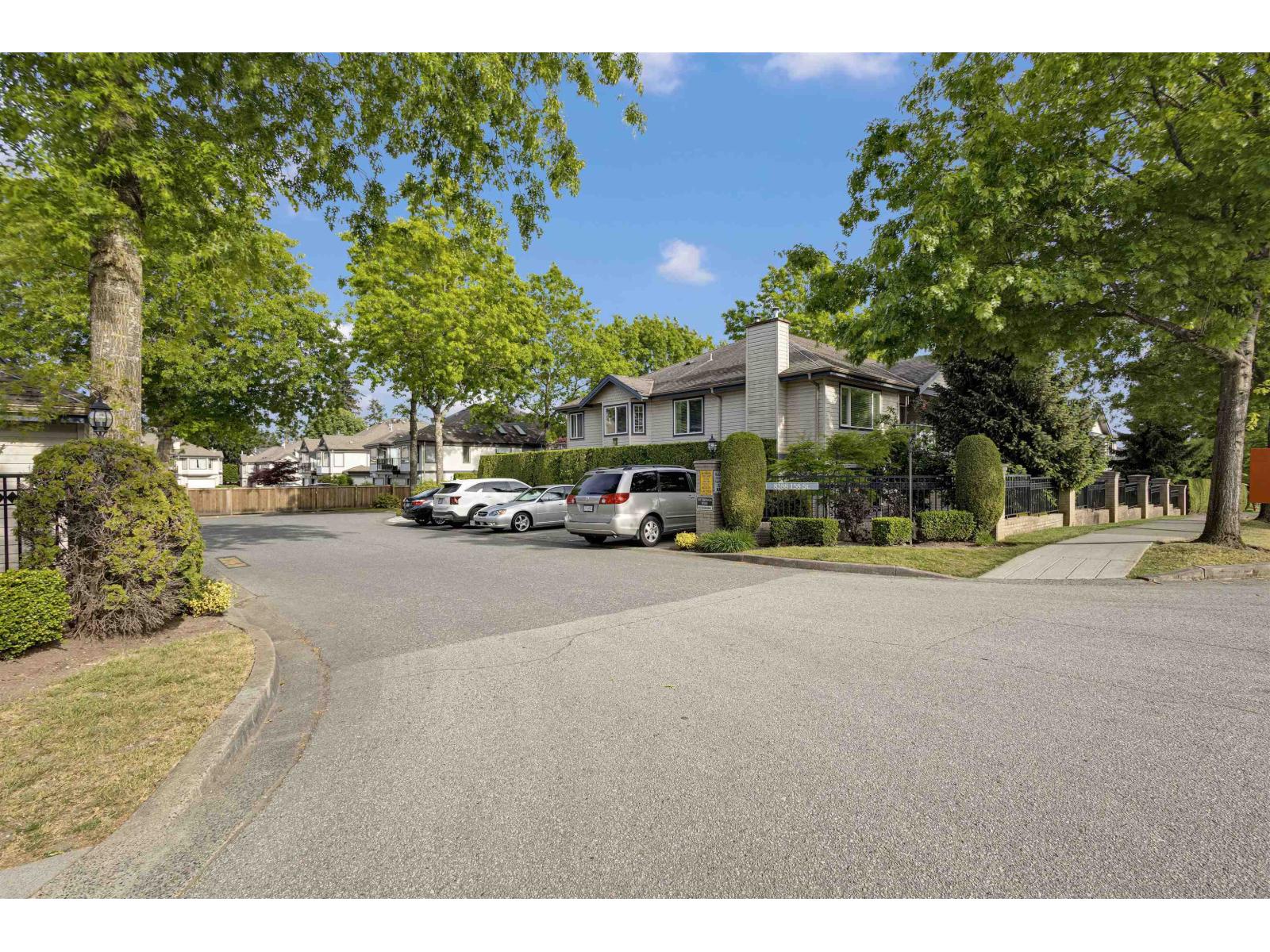 10 8388 158 Street - photo 2