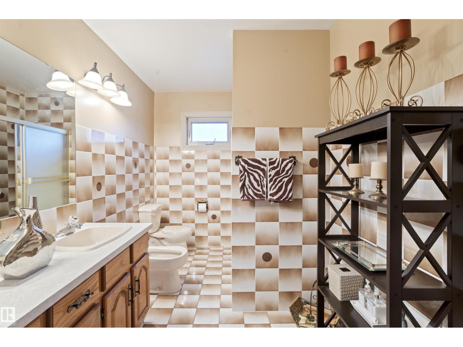 9831 158 AV NW - 52