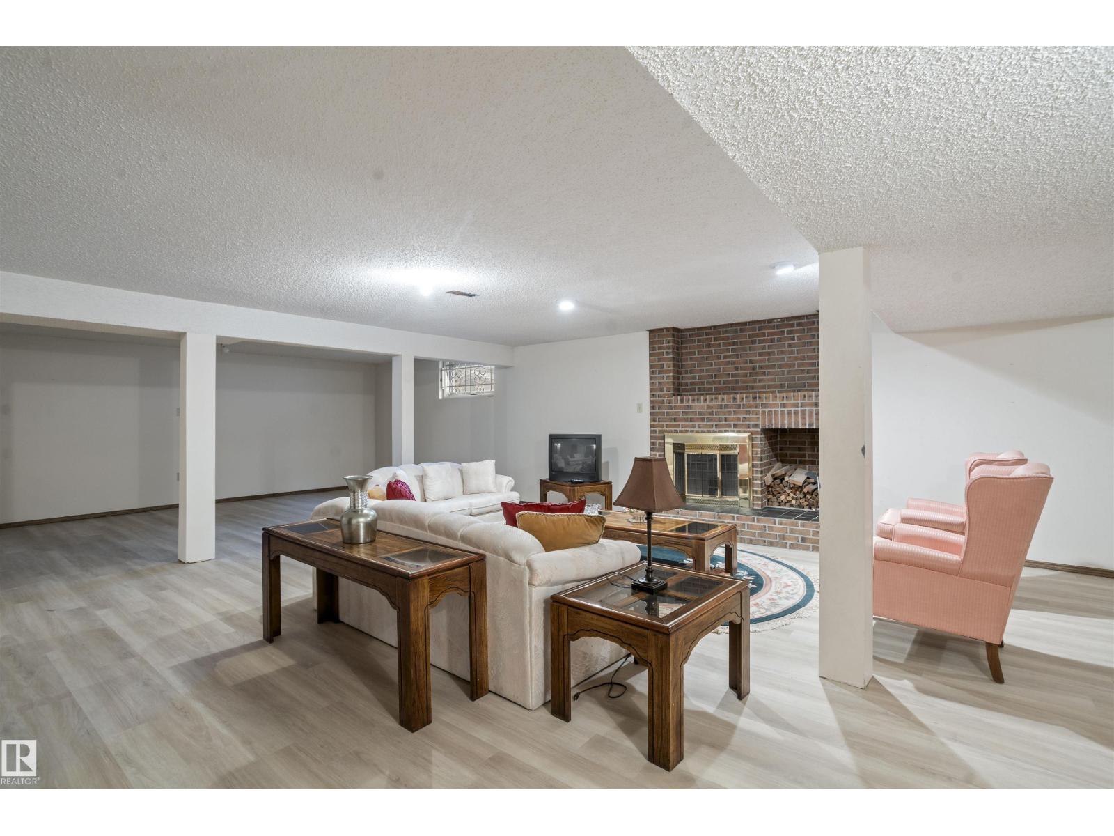 9831 158 AV NW - 54