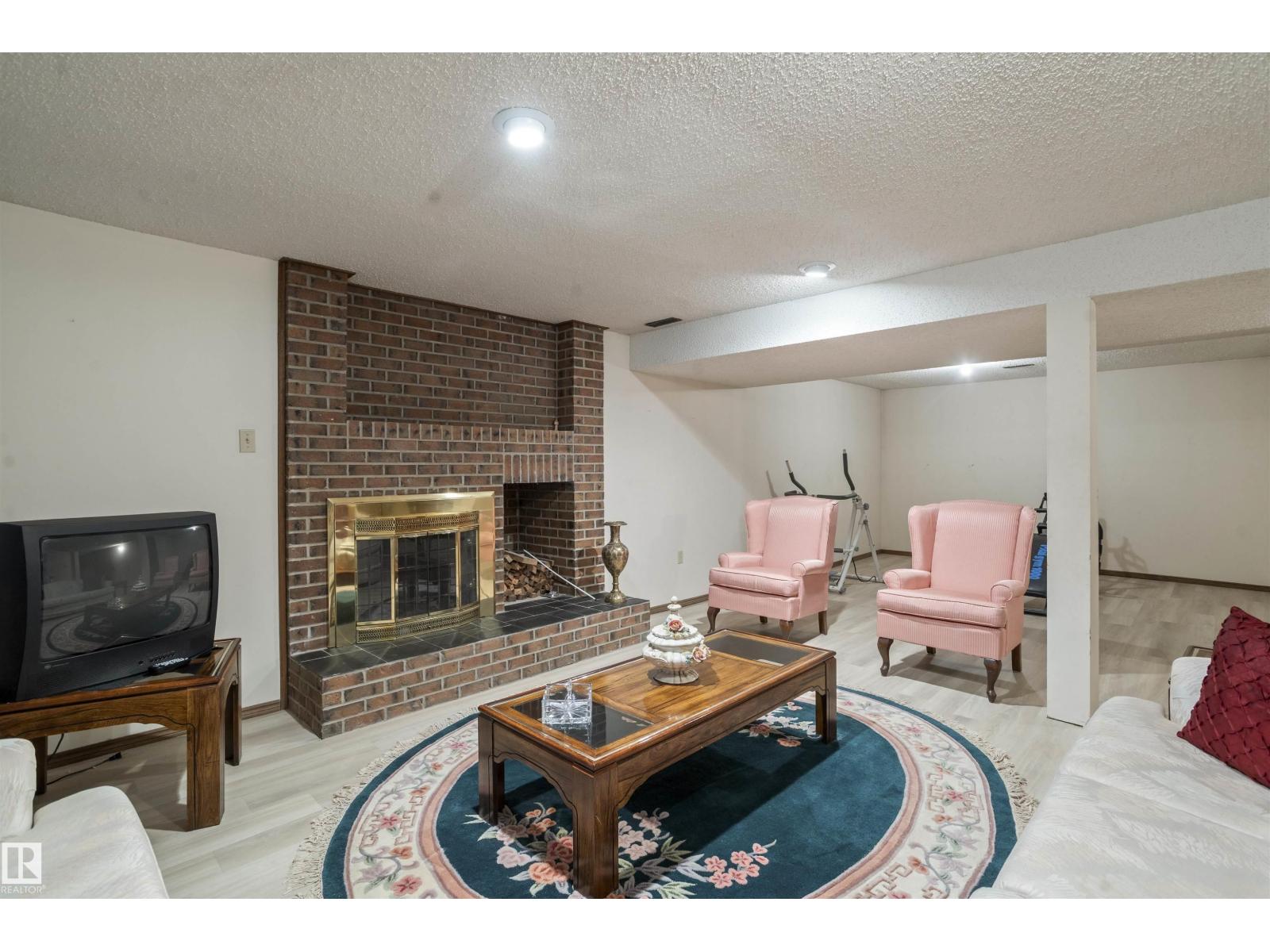 9831 158 AV NW - 56