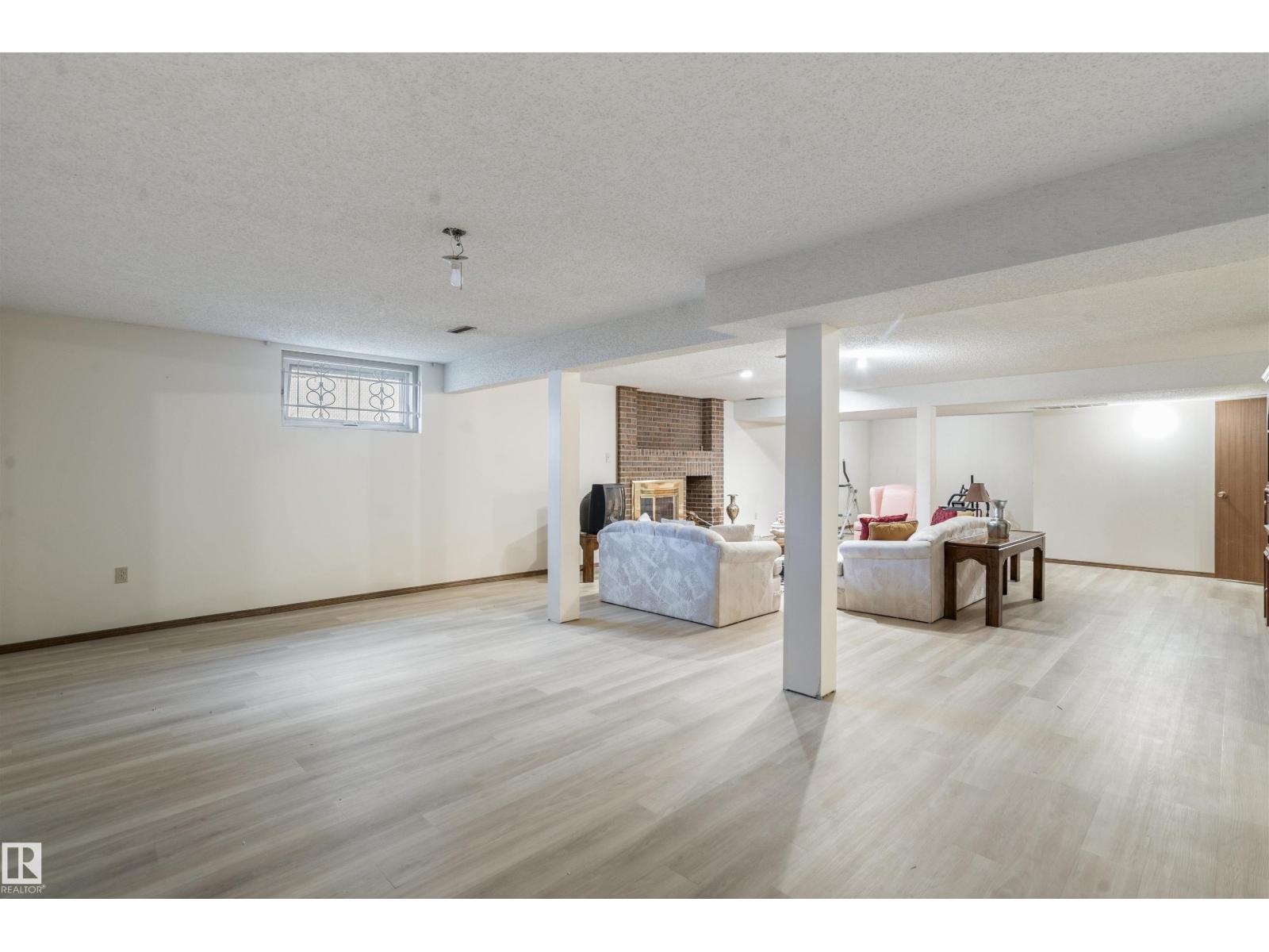 9831 158 AV NW - 57