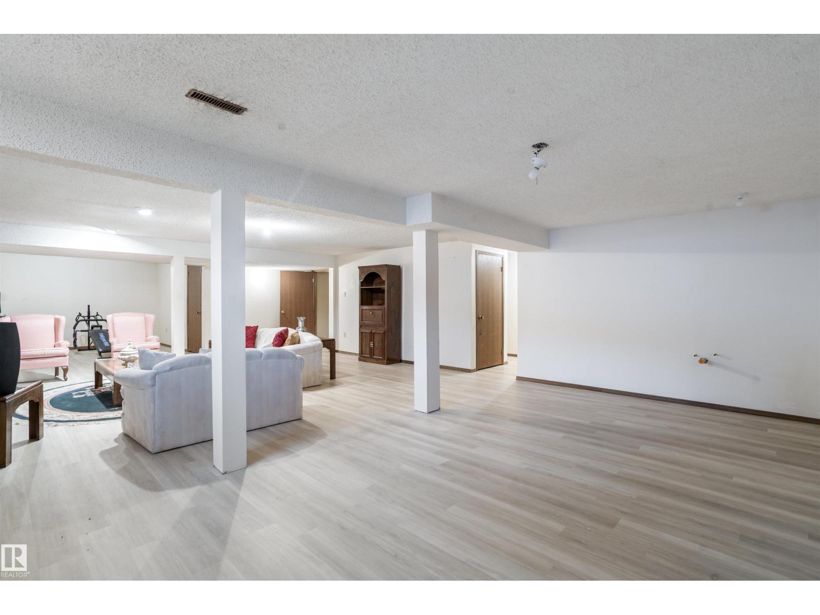9831 158 AV NW - 58