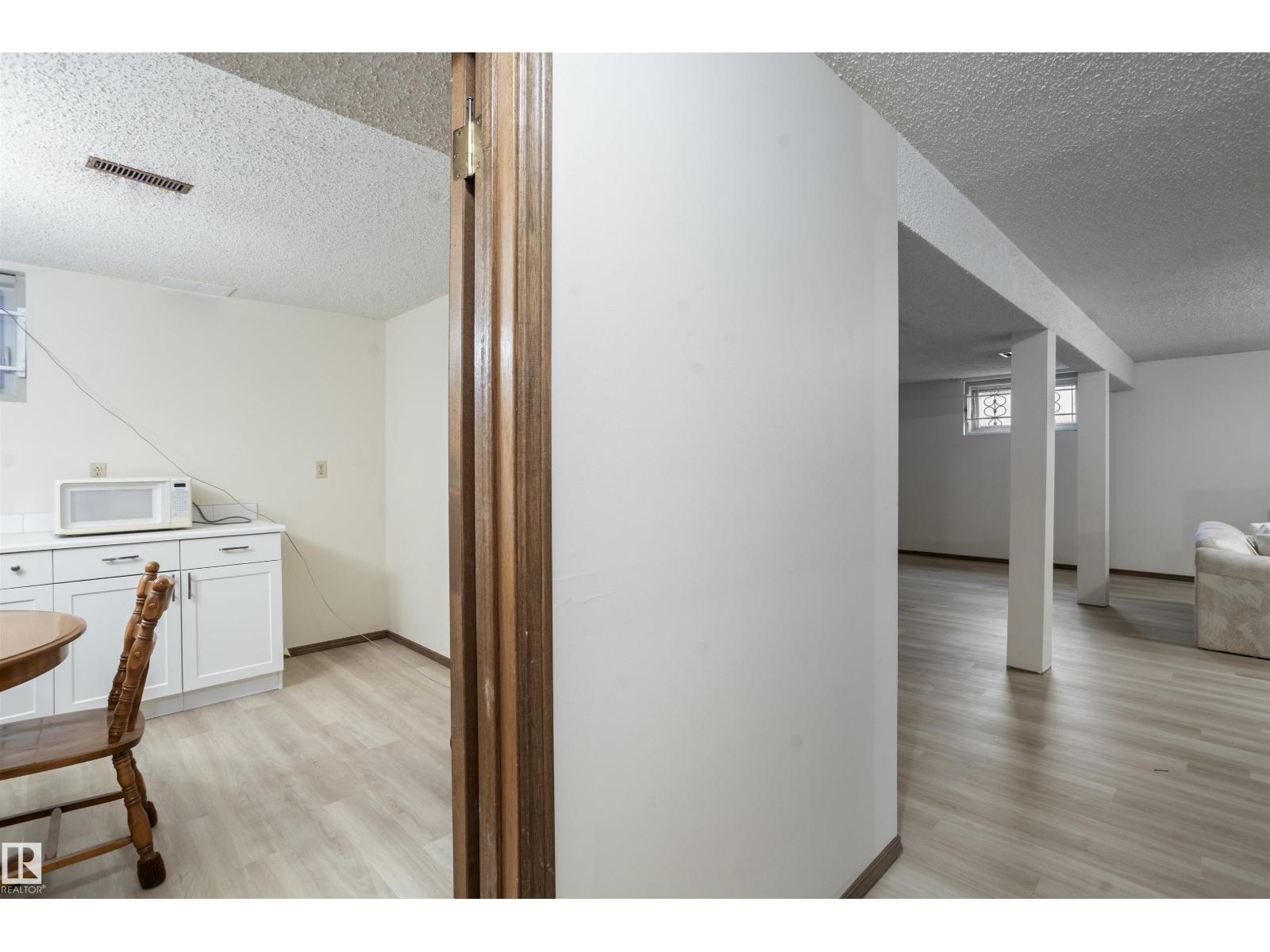 9831 158 AV NW - 61
