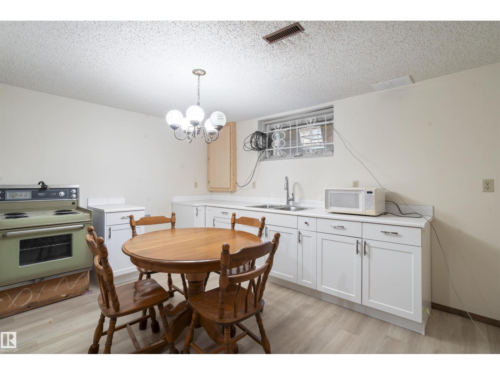 9831 158 AV NW - 62