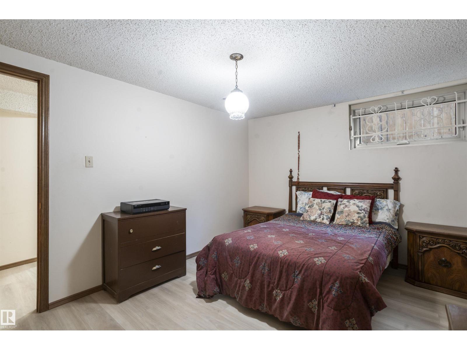 9831 158 AV NW - 66