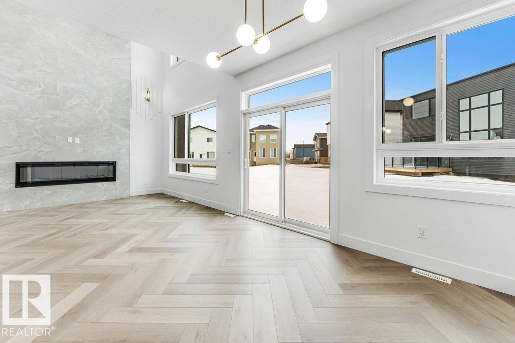 1824 62 AV NE - 12