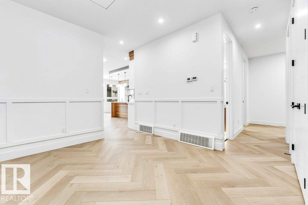 1824 62 AV NE - 14