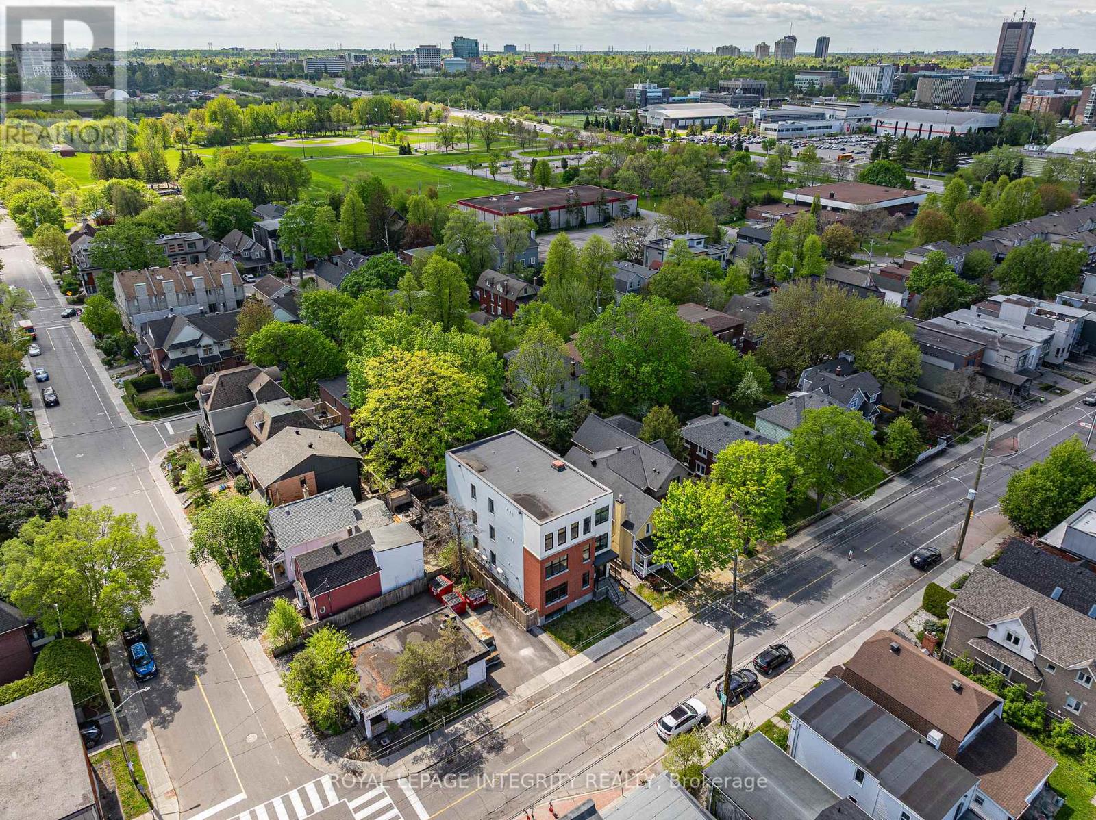 17 Bed, 10 Bath Multi-Family for Sale in Ottawa – 442 SUNNYSIDE AVENUE, Ottawa – MLS# X13172186 - Image 8