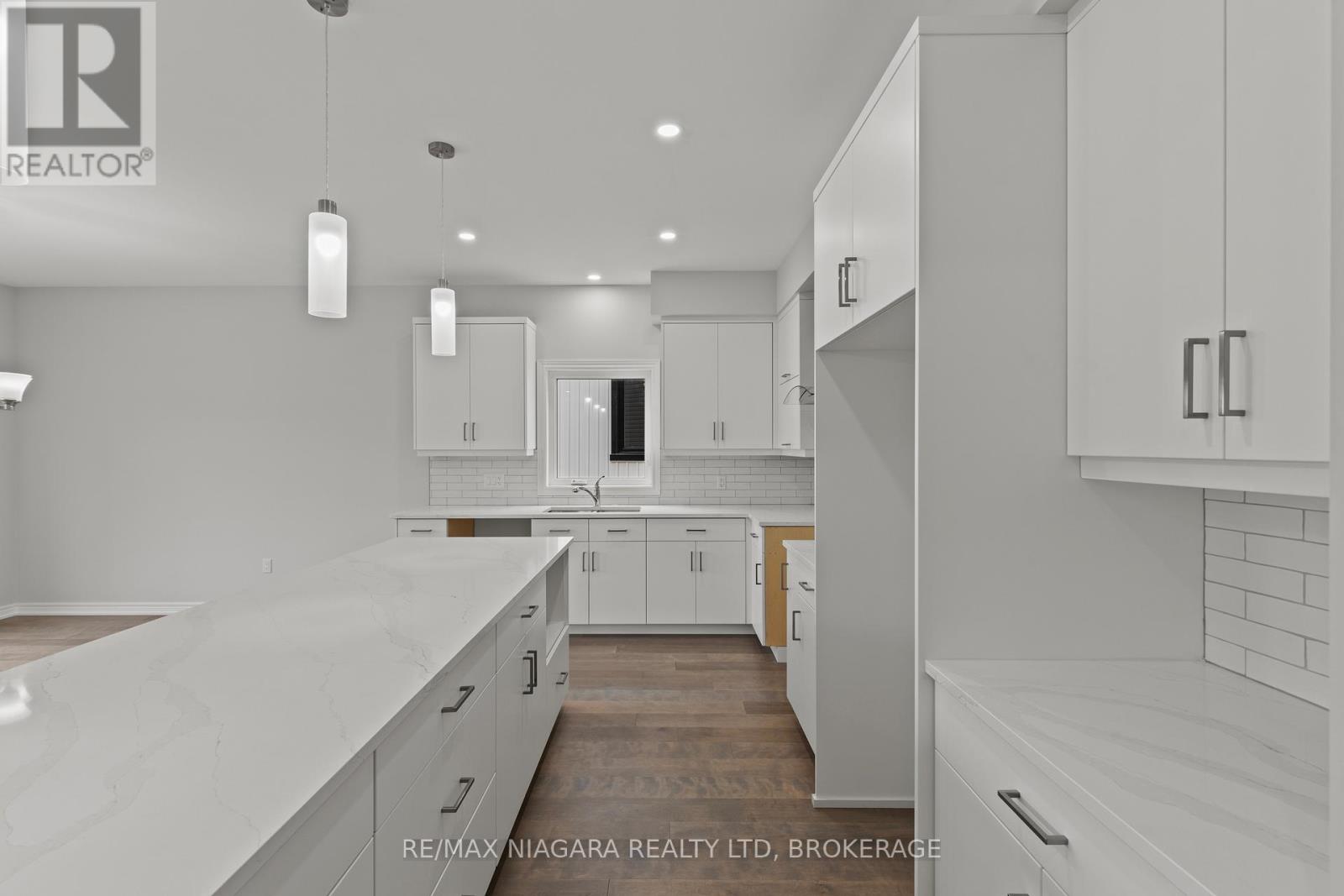 150 HODGKINS AVENUE - 8