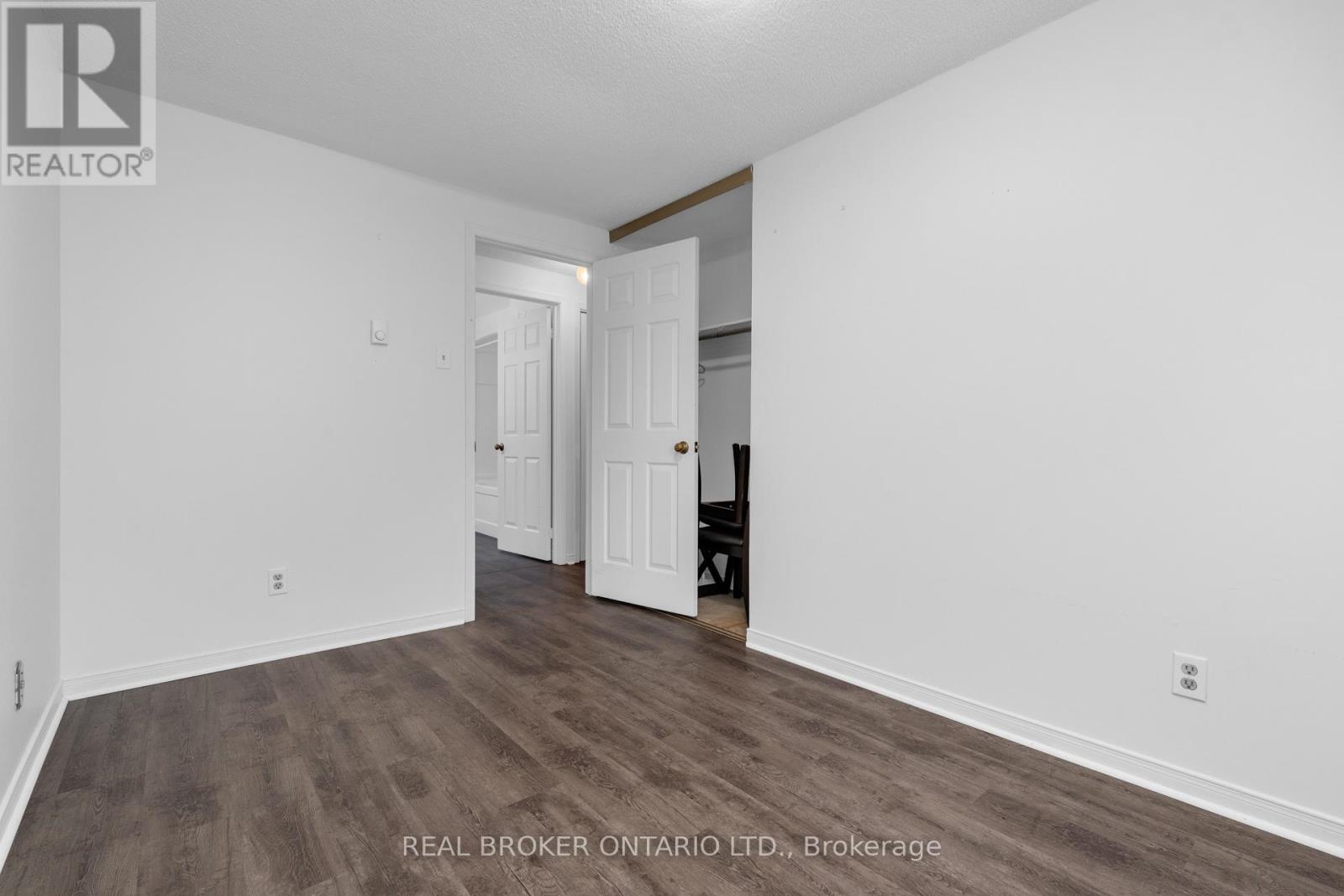 8 MAPLE LEAF TERRACE - 23