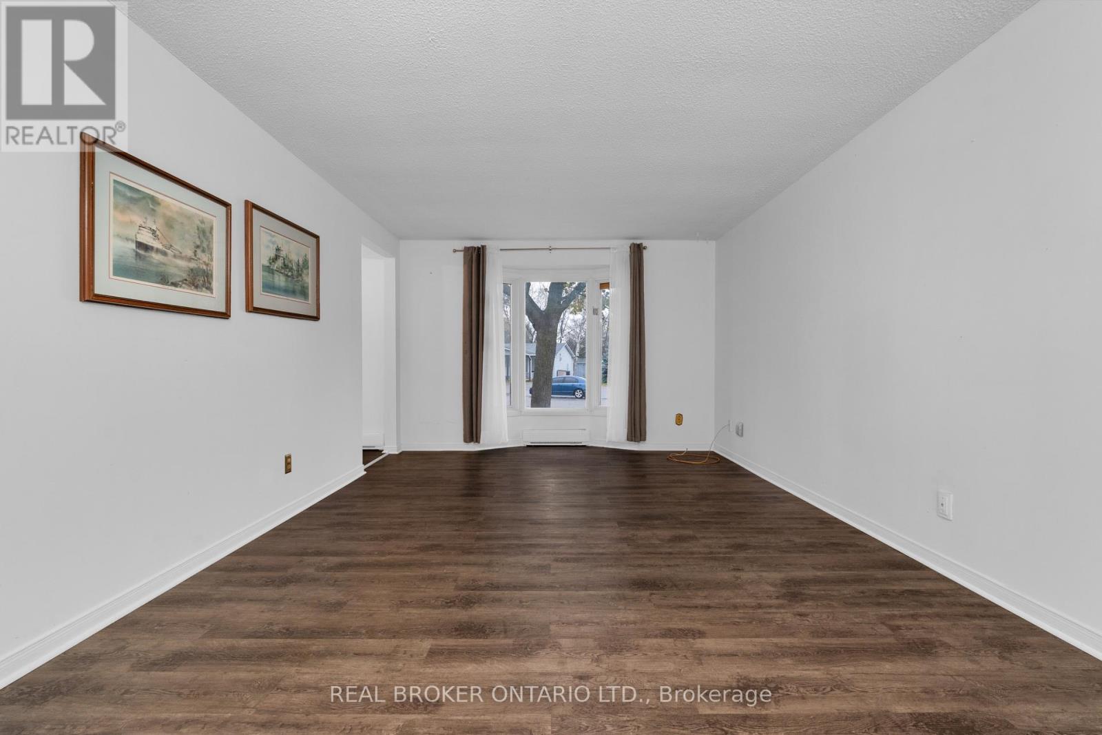 8 MAPLE LEAF TERRACE - 21