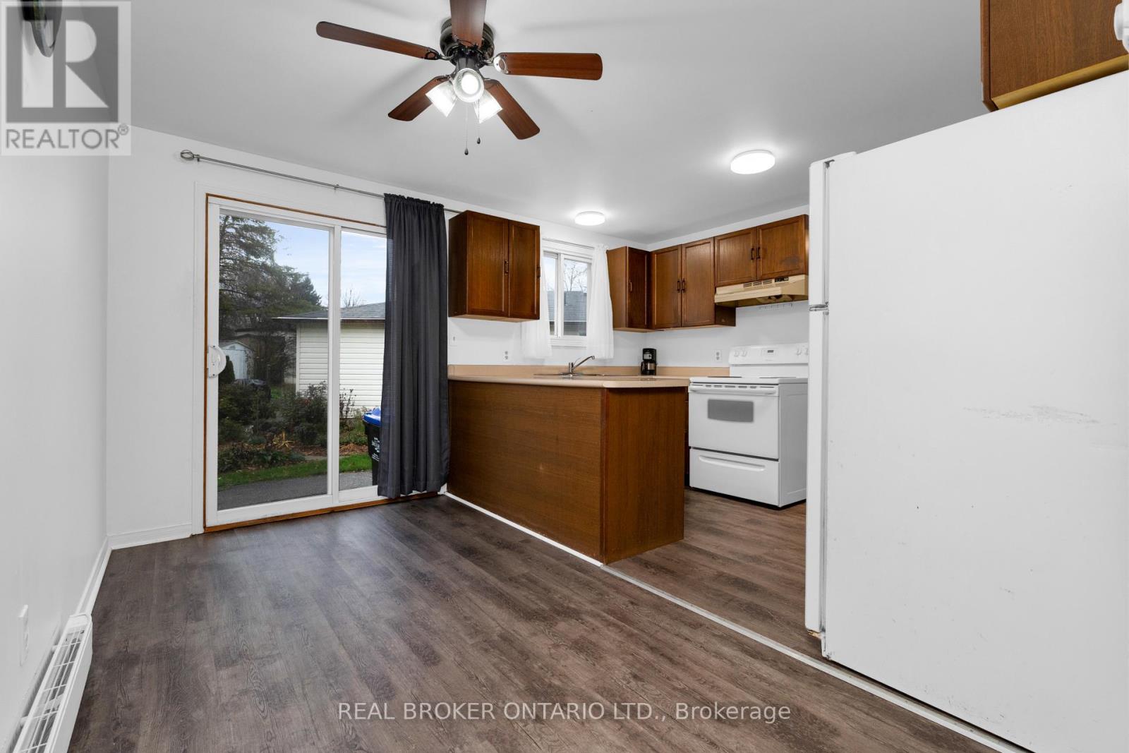 8 MAPLE LEAF TERRACE - 19