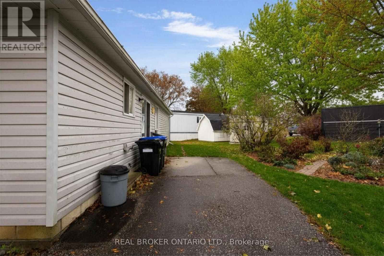 8 MAPLE LEAF TERRACE - 25
