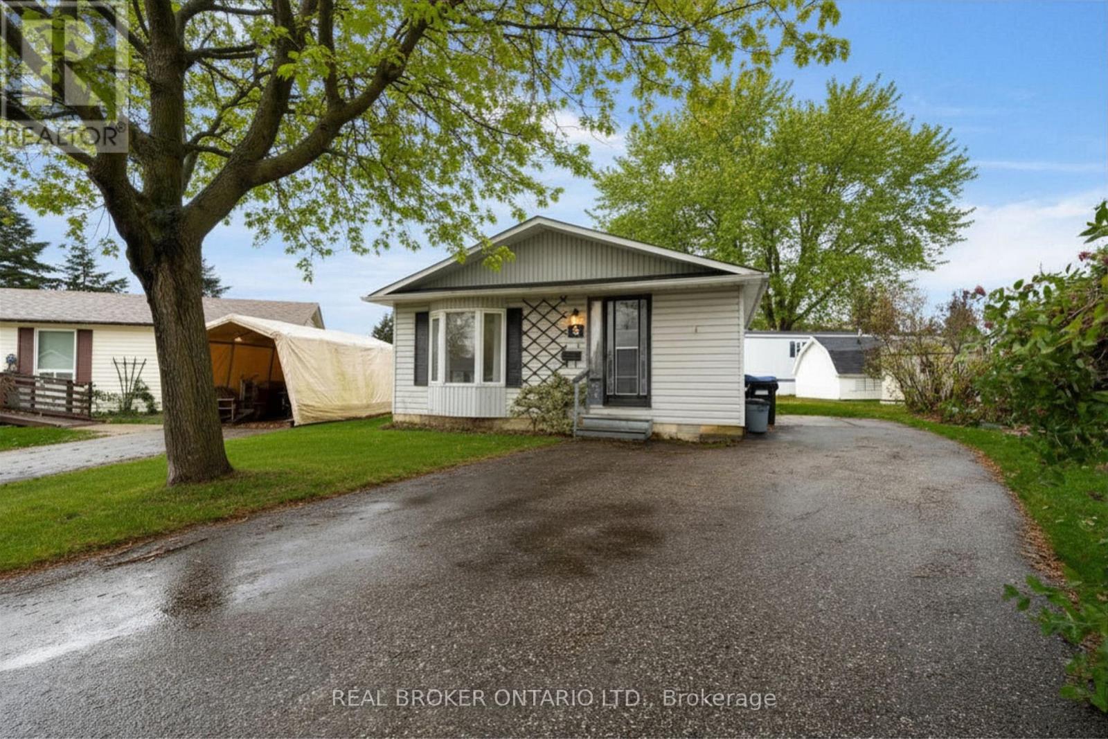8 MAPLE LEAF TERRACE - 24