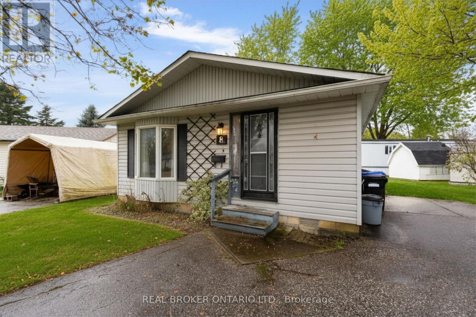 8 MAPLE LEAF TERRACE - 30