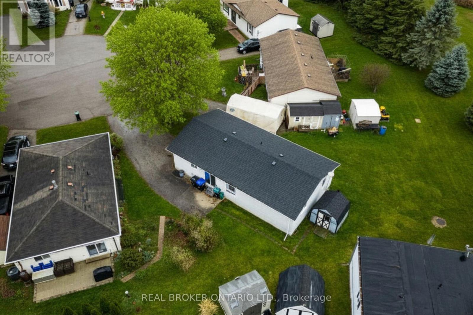 8 MAPLE LEAF TERRACE - 32
