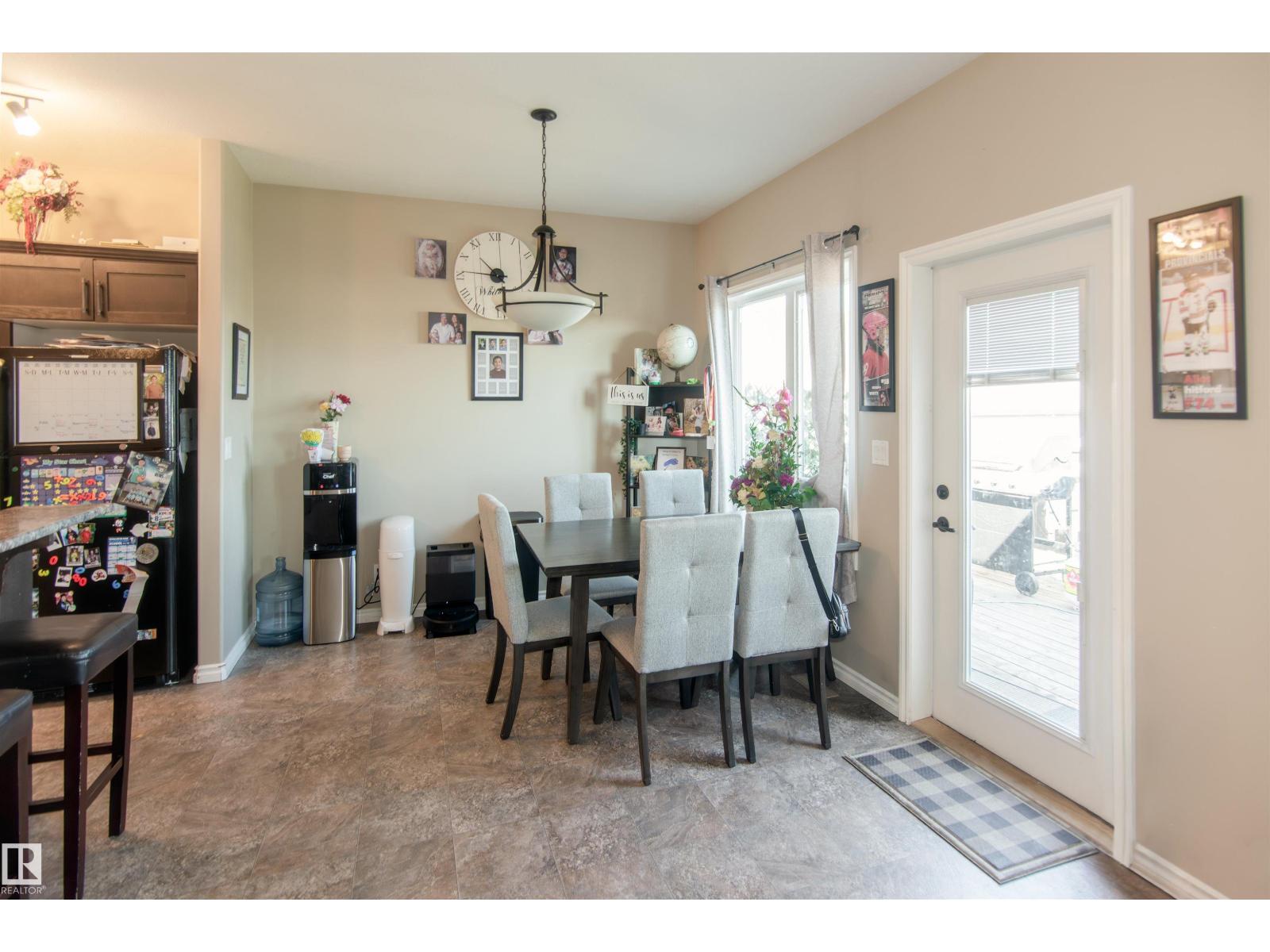 3731 44 AV — photo 13