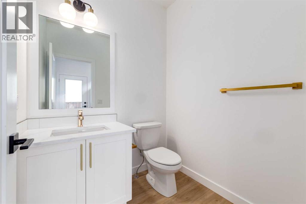 2520 21 Avenue SW - 23